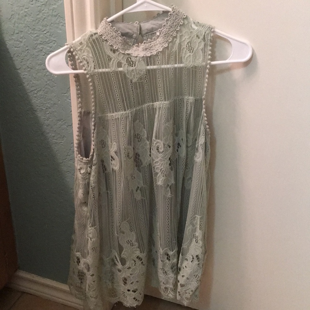 LACE FLOWY SPRING TOP